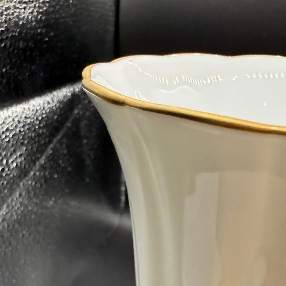 Christian Dior “ Art of the Table” Vase - Picture 4 of 8